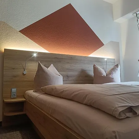 Zur Edlen Krone Hotel Neuhausen  Buitenkant foto