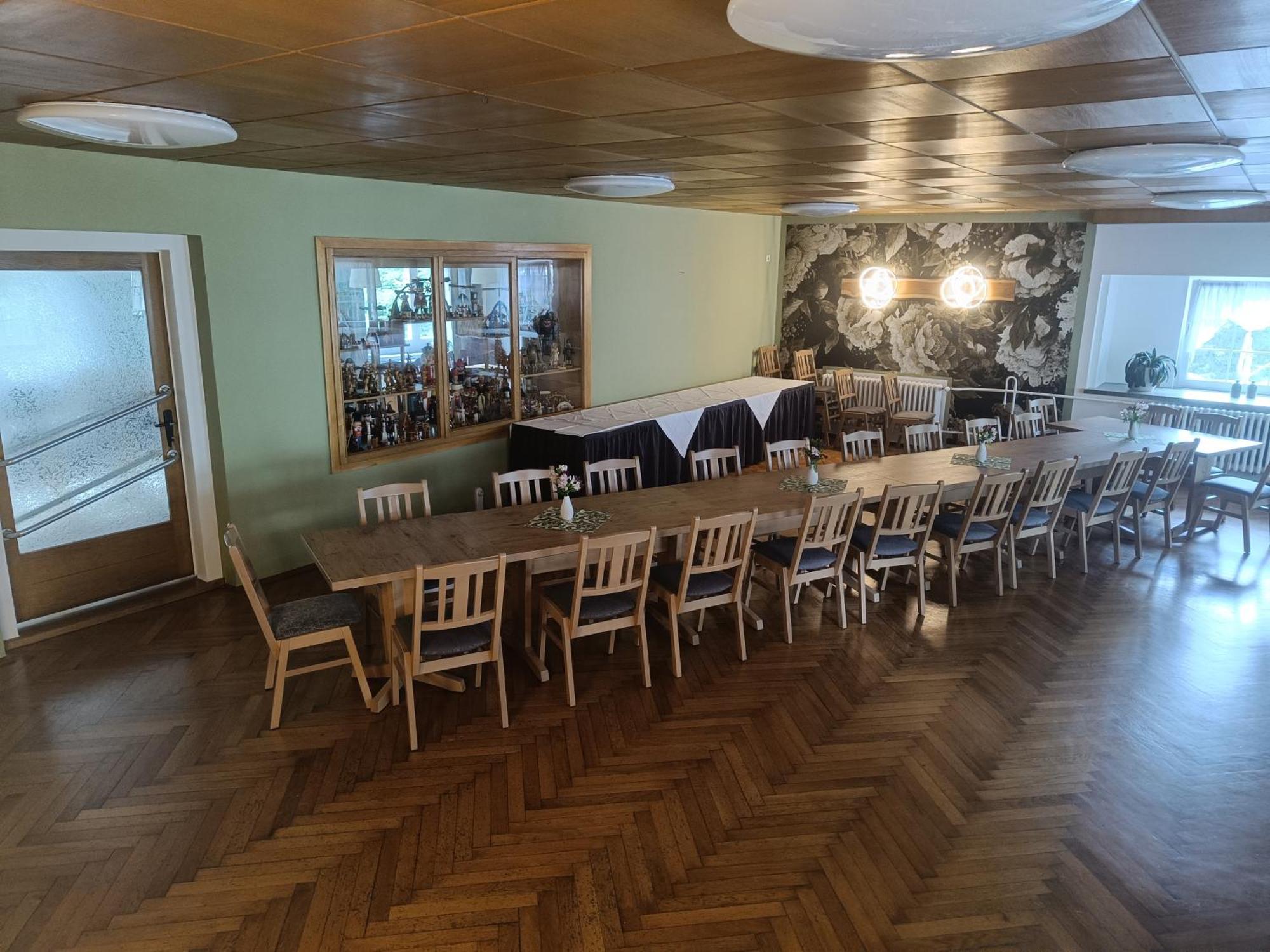 Zur Edlen Krone Hotel *